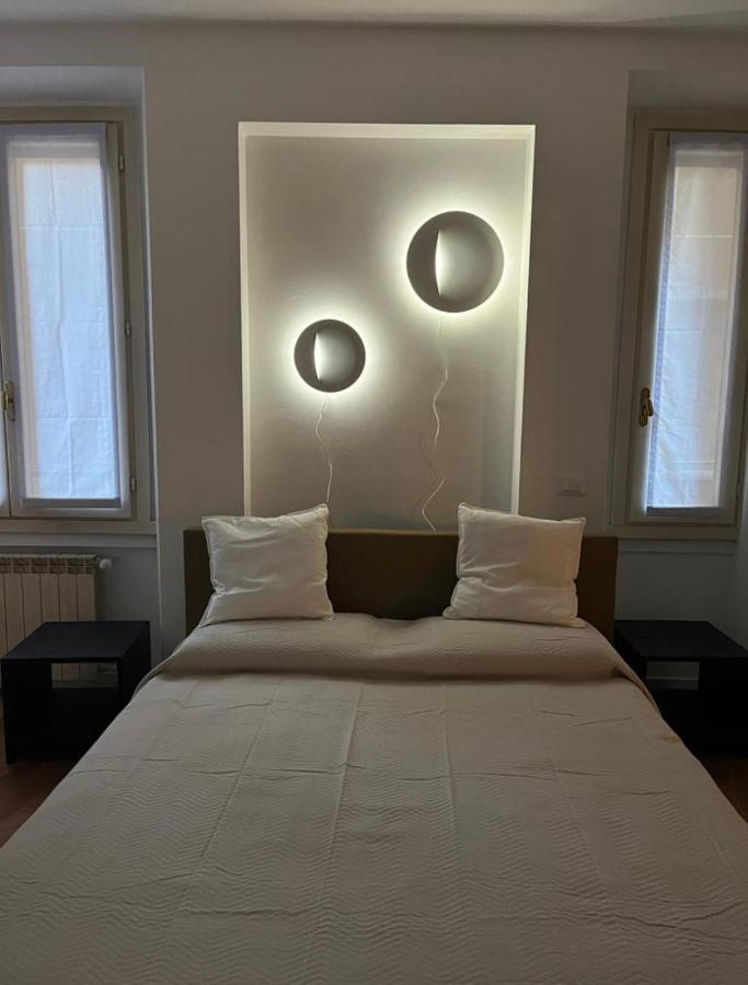 Casa Vercelli Delizioso Bilocale Moderno Nella Vecchia Milano Exterior photo